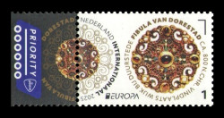 2025 Нидерланды 4389А Европа. Национальные археологические открытия. Фибула из Дорестада (перф. 13.5)