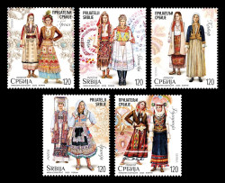 2025 Сербия 1331-1335 Женские народные костюмы Греции, Словакии, Кипра, Испании и Румынии